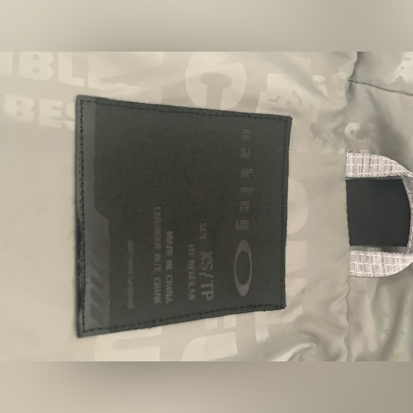 New Vintage Oakley Ski Jacket! Only worn maybe 3 times. - Picture 6 of 14